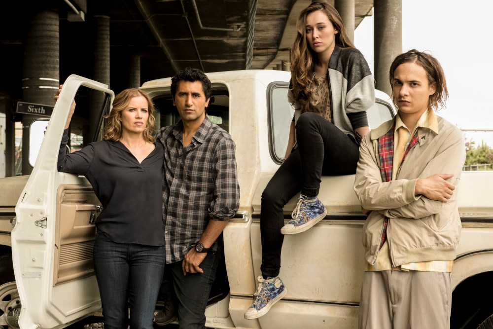 Kim Dickens as Madison, Cliff Curtis as Travis, Alycia Debnam Carey as Alicia and Frank Dillane as Nick - Fear The Walking Dead _ Season 1, Cast - Photo Credit: Frank Ockenfels 3/AMC
