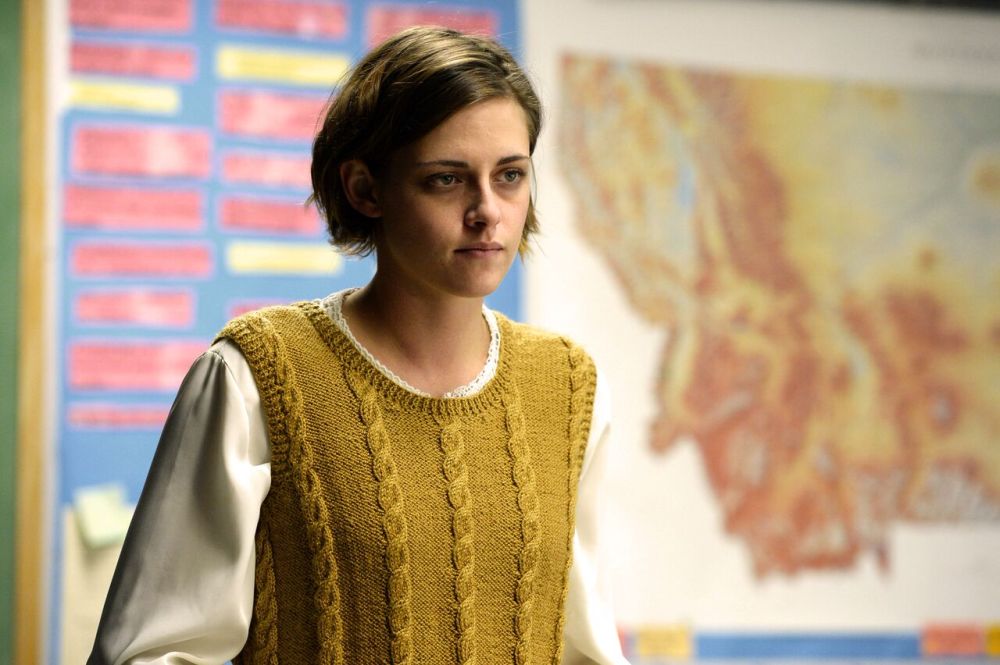 Kristen Stewart as Elizabeth Travis.